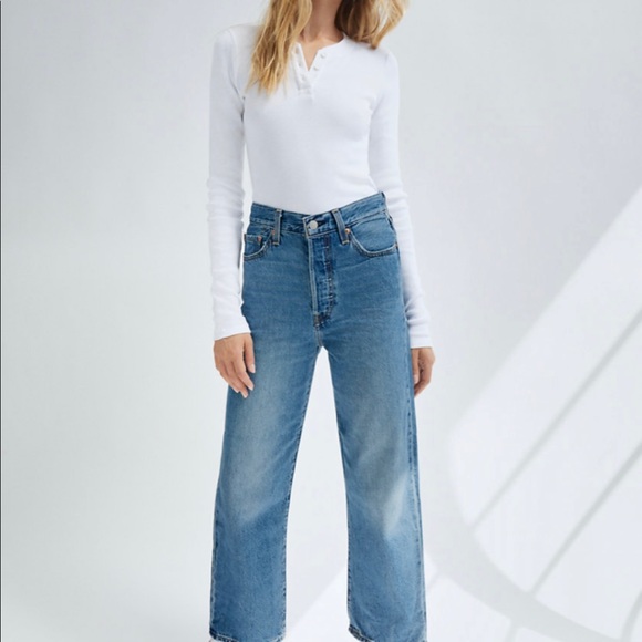 Levi Ribcage Straight - Picture 1 of 3